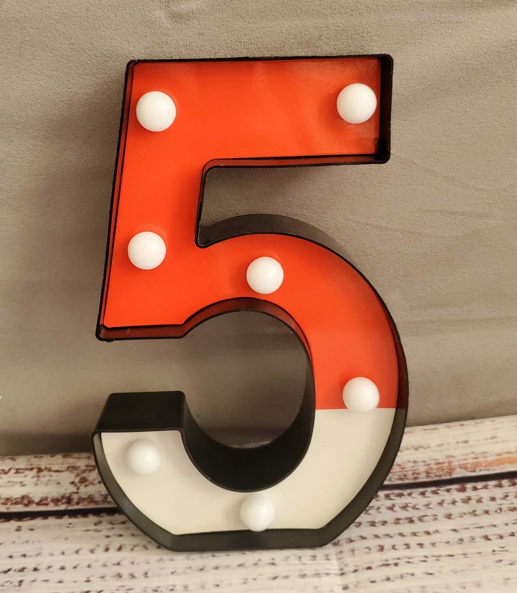Light up #5 has batteries!