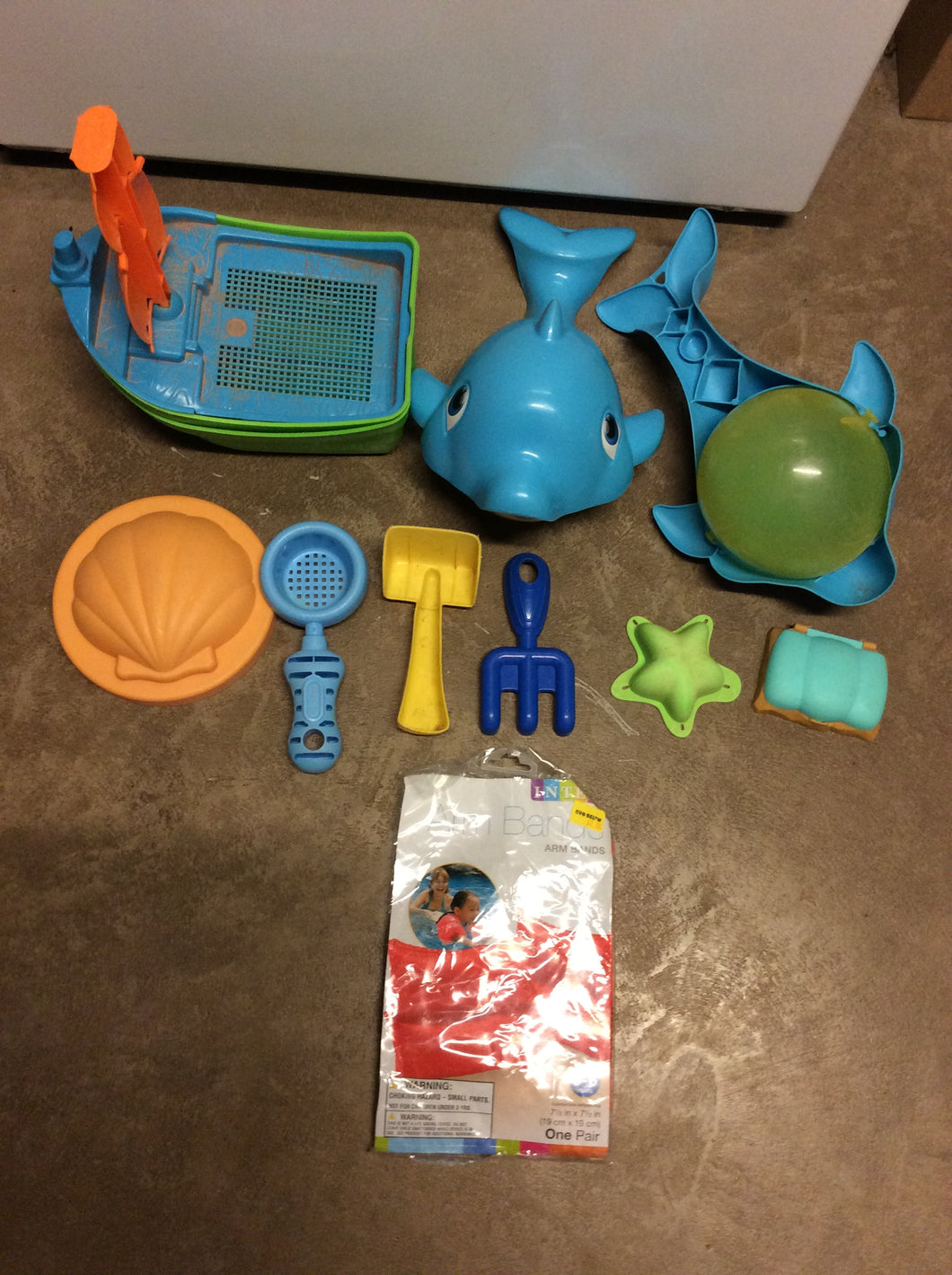 Sand toys & NEW water Wings pool