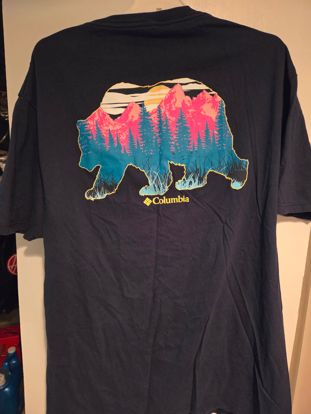 Columbia navy graphic T- pic is back of shirt - size Large