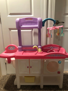Plastic nursery w mobile Excellent condition