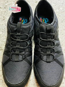 *NEW* SKECHERS BLACK SNEAKERS - size Womens shoes: 10